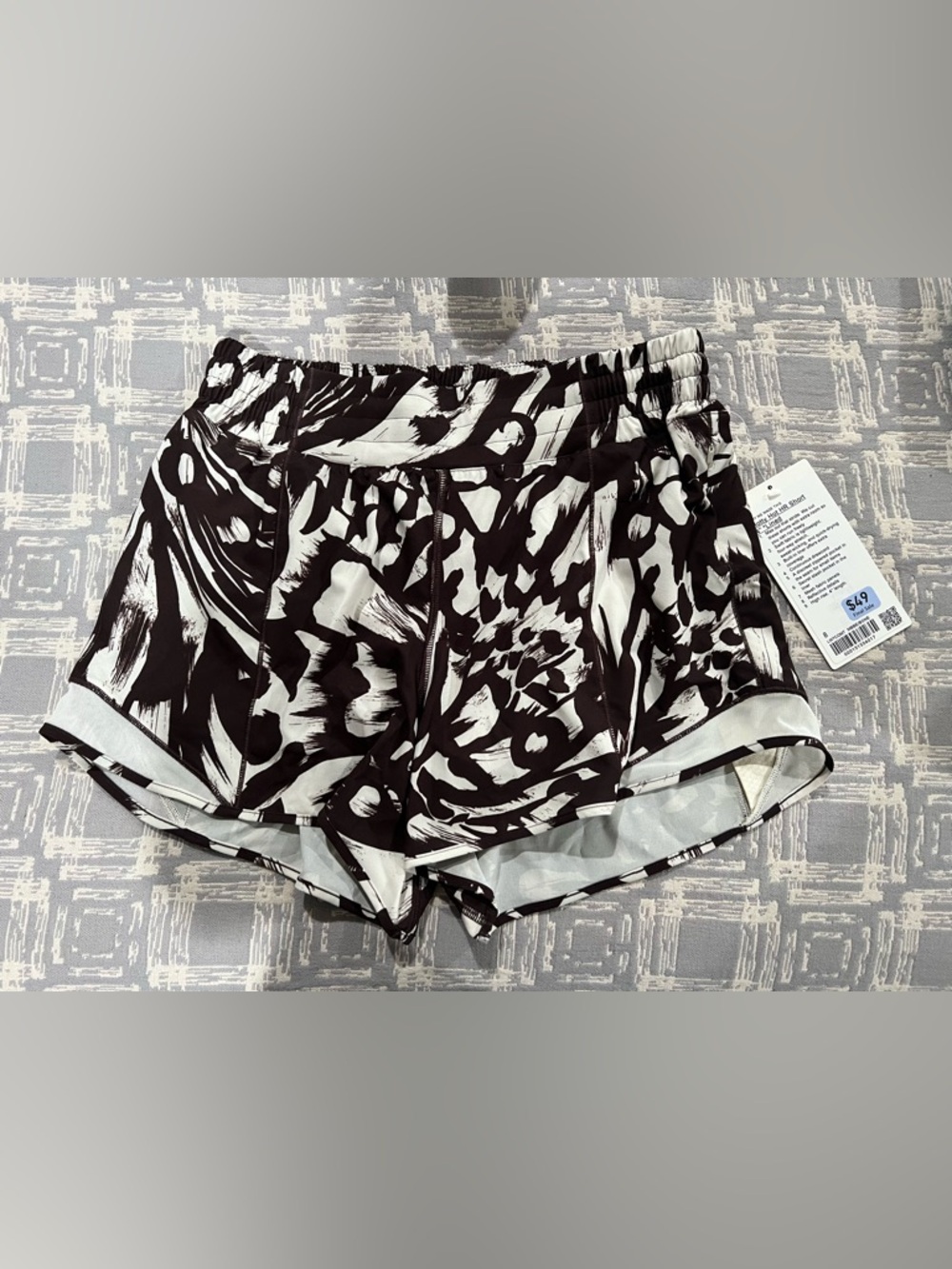 Lululemon Hot HR Short 4” lined (8)